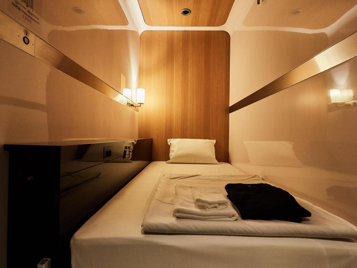 First Cabin Nishi Umeda Osaka Eksteriør billede