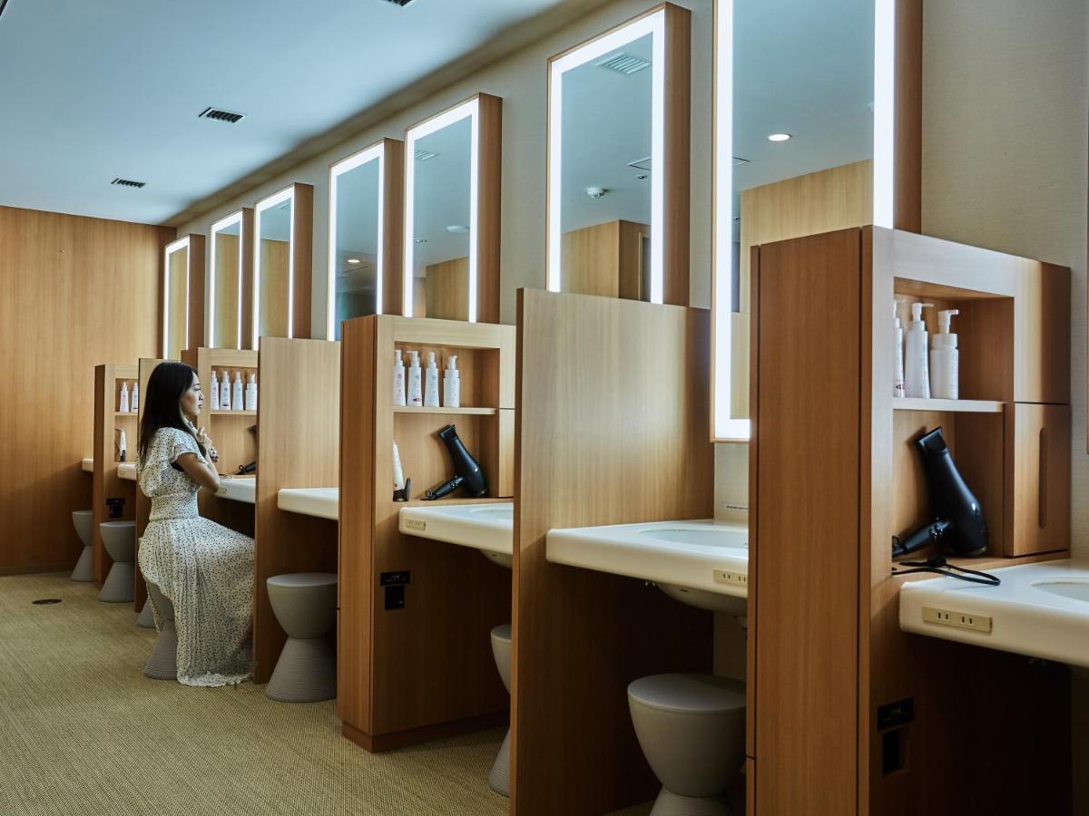First Cabin Nishi Umeda Osaka Eksteriør billede